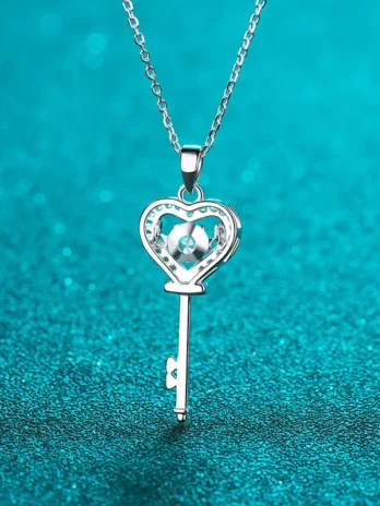 925 Silver Excellent Cut D Color Pass Diamond Test 0.5 Carat D Color Moissanite Crown Key Pendant Necklace Gemstone Chain